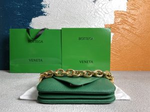 Bottega Veneta Wonmen's Mount in Jungle - PBV17