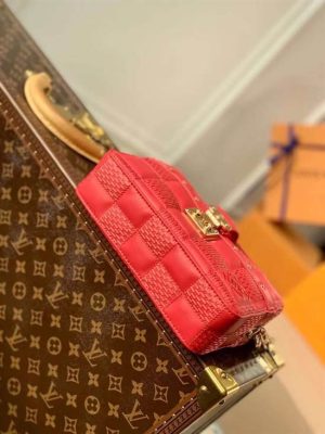 Louis Vuitton Troca PM - LHB464