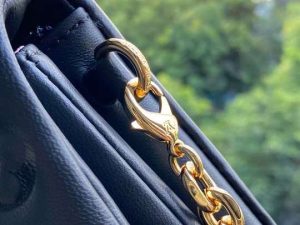 Louis Vuitton Pochette Coussin - LHB374