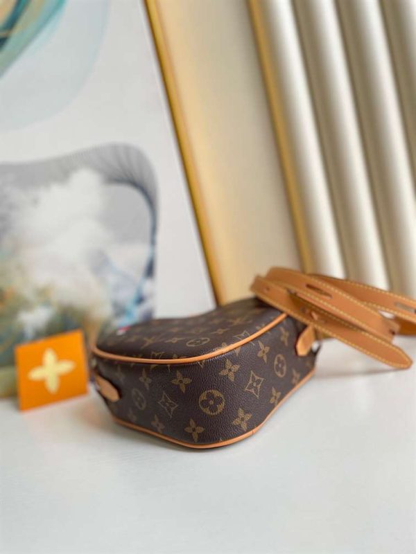 Louis Vuitton Game On Coeur - LHB200