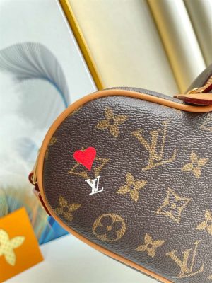 Louis Vuitton Game On Coeur - LHB200