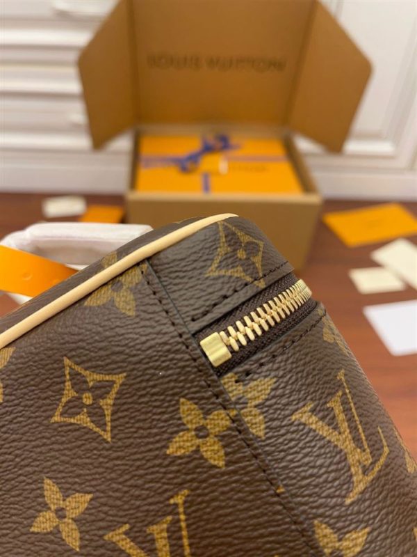 Louis Vuitton Square Bag - LHB437