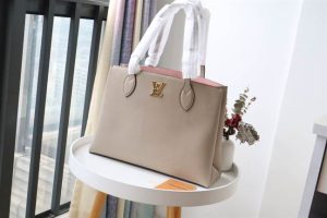 Louis Vuitton Lockme Shopper - LHB497