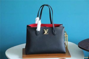 Louis Vuitton Lockme Shopper - LHB500