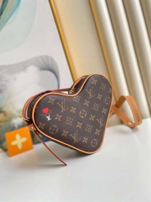 Louis Vuitton Game On Coeur - LHB200