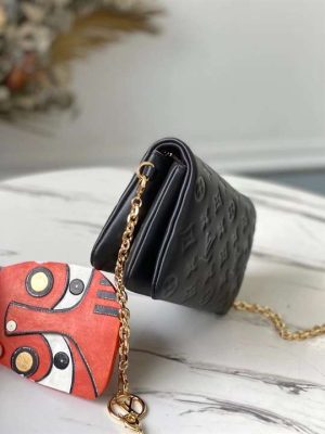 Louis Vuitton Pochette Coussin - LHB374