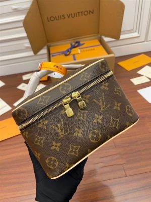 Louis Vuitton Square Bag - LHB437