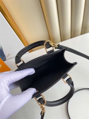 Louis Vuitton Petit Sac Plat - LHB205