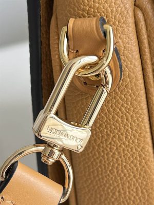 Louis Vuitton Pochette Metis handbag - LHB508