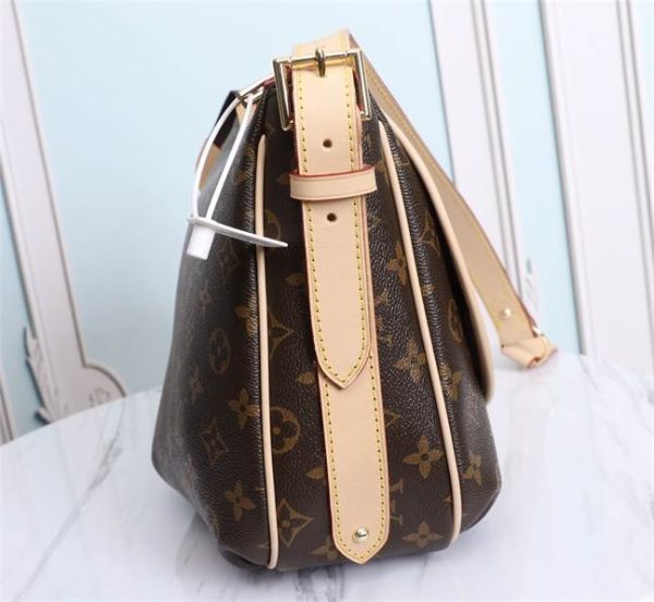 Louis Vuitton Handbags - LHB589