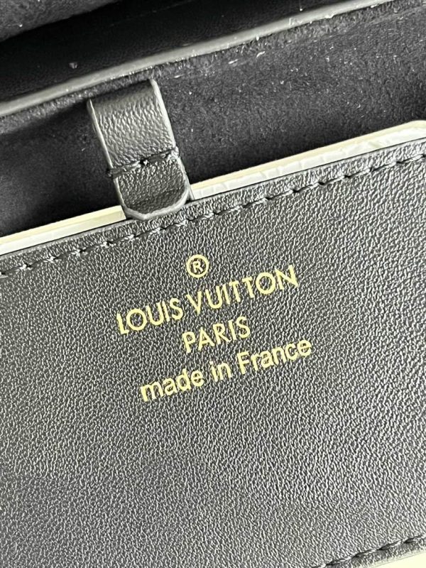 Louis Vuitton Twist MM - LHB525