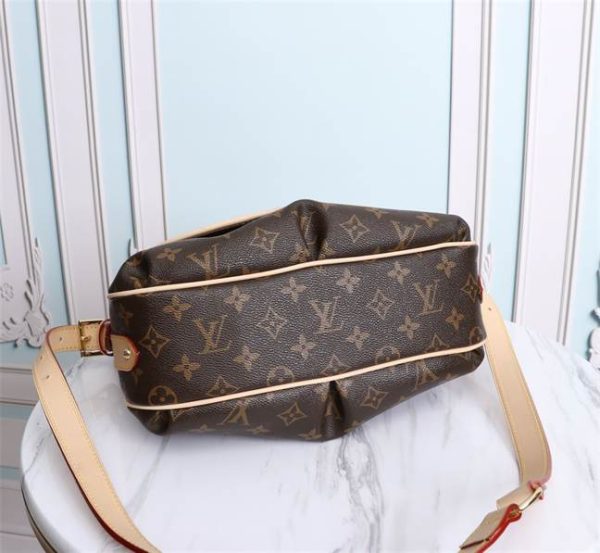 Louis Vuitton Handbags - LHB589