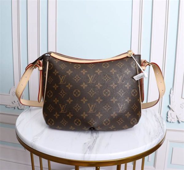 Louis Vuitton Handbags - LHB589