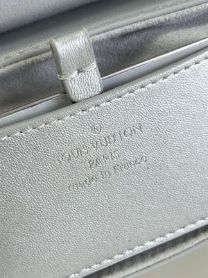 Louis Vuitton Twist MM - LHB526