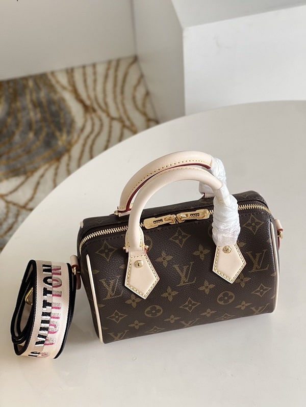  Louis Vuitton Speedy 