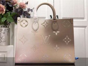 Louis Vuitton Tote OnTheGo GM - LTB545