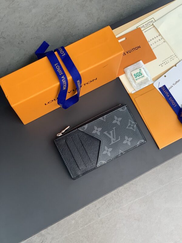 Louis Vuitton Wallet - WPR435