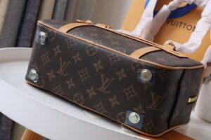 Louis Vuitton Cité handbag - LHB702