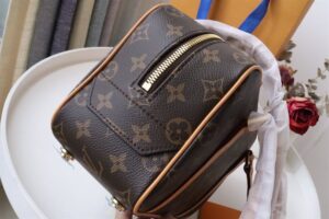 Louis Vuitton Cité handbag - LHB702