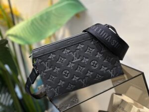 Louis Vuitton Gaston Wearable Wallet - LP66