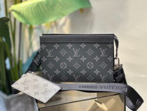 Louis Vuitton Gaston Wearable Wallet - LP67