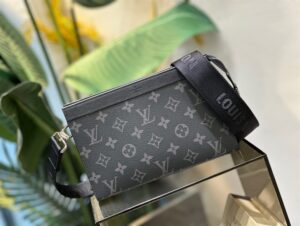 Louis Vuitton Gaston Wearable Wallet - LP67