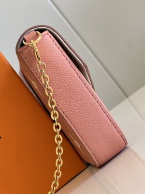 Louis Vuitton Wallet - WPR436