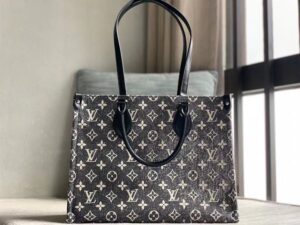 Louis Vuitton OnTheGo MM Tote Bag - LTB557