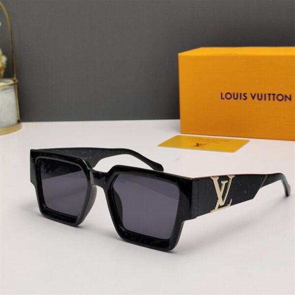 Louis Vuitton Sunglasses - LG047