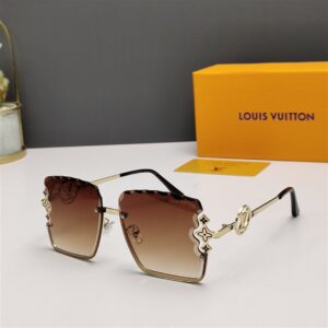 Louis Vuitton Sunglasses - LG031