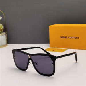 Louis Vuitton Sunglasses - LG010