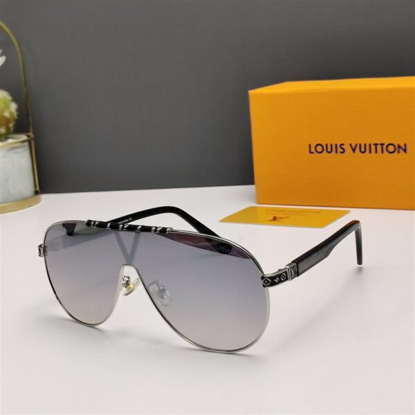 Louis Vuitton Sunglasses - LG022