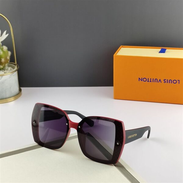 Louis Vuitton Sunglasses - LG045