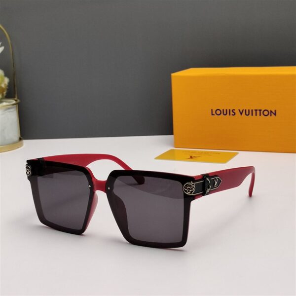 Louis Vuitton Sunglasses - LG035