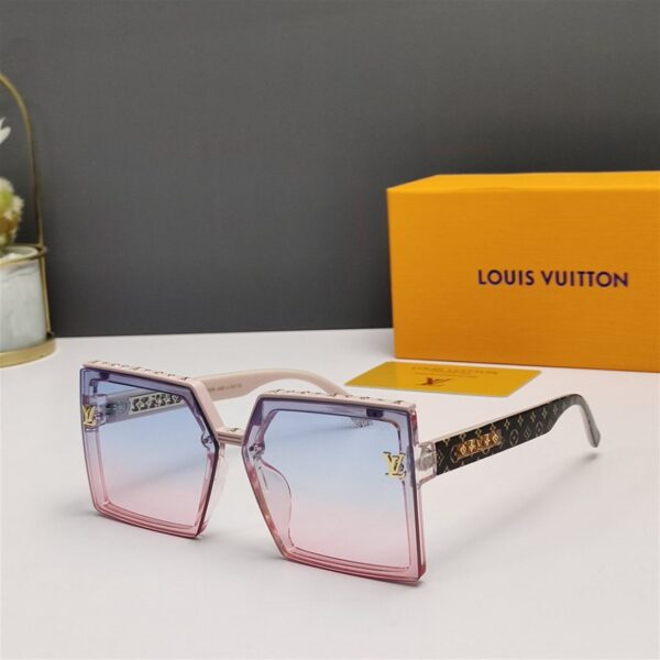 Louis Vuitton Sunglasses - LG037