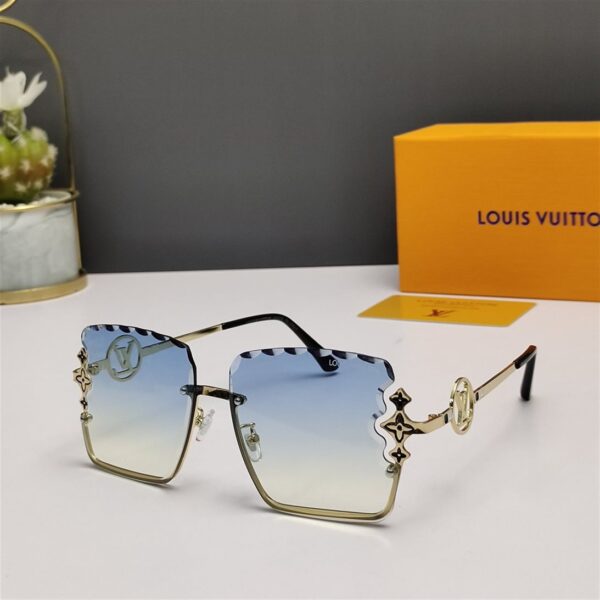 Louis Vuitton Sunglasses - LG032