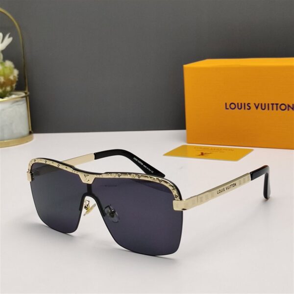 Louis Vuitton Sunglasses - LG017