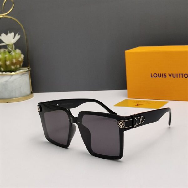 Louis Vuitton Sunglasses - LG036