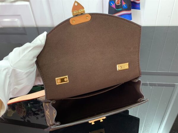 Louis Vuitton Tilsitt Bag - LHB712