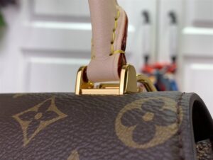 Louis Vuitton Tilsitt Bag - LHB713