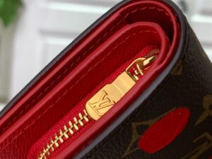 Louis Vuitton Wallet - WPR437