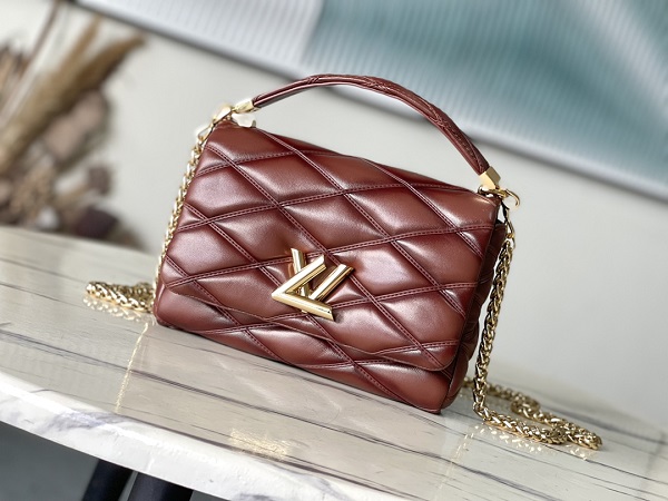 Quality vs. Authenticity: Unveiling the Craftsmanship of Louis Vuitton Replica Handbags